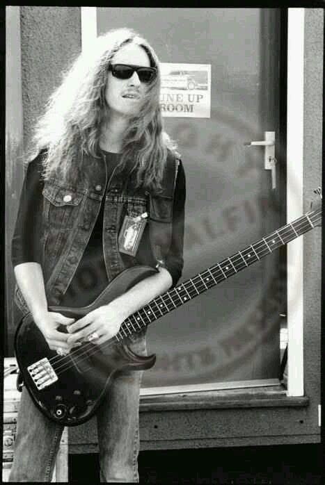 Please make this at least a. ~CLIFF BURTON~ | Cliff burton, Metallica, Jason newsted