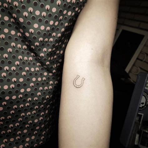 Horseshoes are known to bring good luck. Horseshoe tattoo by Otavioss | Horse shoe tattoo, Shoe ...