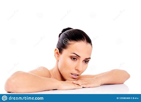 Annonces de belles femmes russes et ukrainiennes célibataires. Belle Femme Nue D'isolement Sur Le Fond Blanc Image stock - Image du calme, fille: 125382469