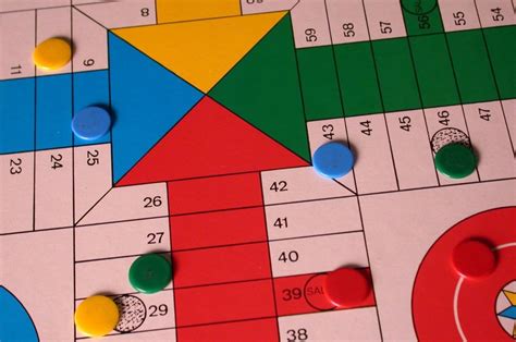 La lectura abre la imaginación de los más pequeños, hasta el punto de que puedan llegar a imaginarse como los protagonistas de los cuentos más asombrosos, o incluso, como los autores de los mismos. Guía definitiva de juegos para niños en casa