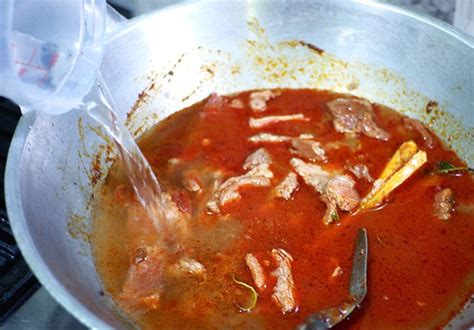 Masakan ini mudah dibuat, dan ada beberapa trik yang jika tertarik, anda bisa meniru cara ini dan membuang kulit ham menggunakan pisau yang tajam. Resep Gulai Sapi Bumbu Bamboe - Kumpulan Resep Gulai Sapi Bamboe Lezat Sambal Embem - Resep cara ...