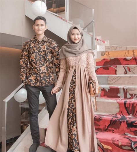 Kombinasi seperti ini hanya cocok untuk busana wanita, karena sifat brokat yang feminin, sehingga tidak cocok untuk dikenakan oleh pria. Model Baju Semi Gamis Terbaru 2020 / Raysa Dress Oby ...