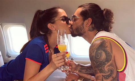 Una infidelidad de la modelo natalia barulich con neymar habría sido la causa del rompimiento de la relación con maluma, luego de dos años de noviazgo. ¡Maluma ya tiene un nuevo romance! - Haahil de Radio Turquesa