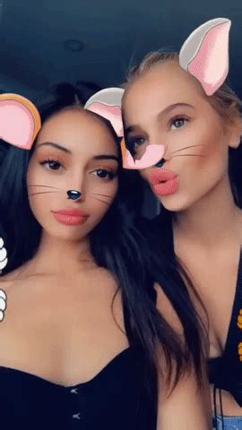 He is a yellow duck. tom and jerry gifs | WiffleGif