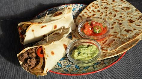How to make paneer and salsa tortilla. How to make Fajitas, Tortilla, Guacamole and Salsa - Morgane Recipes - YouTube