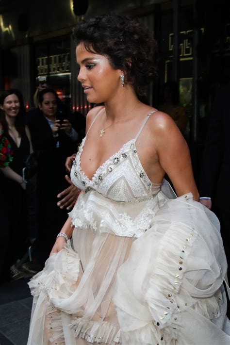 Follow these instagram trends to watch in 2020 to help you grow your instagram account in 2020. SELENA GOMEZ Heading to MET Gala 2018 in New York 05/07 ...