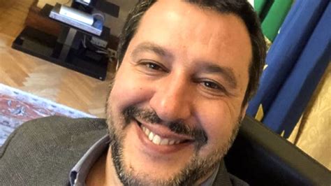 Il settimanale diva e donna ha pubblicato alcune foto paparazzate che li. Matteo Salvini e Francesca Verdini alla prima italiana di ...