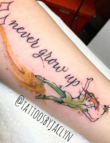 Check out amazing peterpan artwork on deviantart. Aquarell-Tattoo: Peter Pan mit Schriftzug und gelbem ...