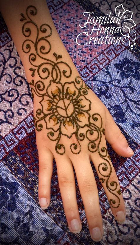 It can be placed anywhere on a body, and the choice. www.JamilahHennaCreations.com Peace Flower Henna | Henna ...