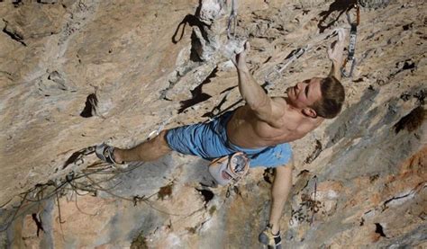 Es war ein hartes stück arbeit für den dreifachen. Jakob Schubert klettert Stoking the Fire - 9b ...