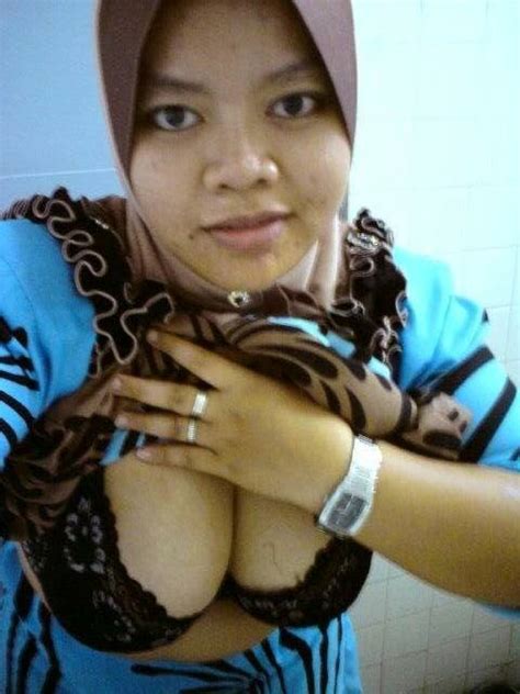 Kejadian diawali ketika pak widyo tugas meninjau ladang minyak baru di lepas pantai. Cerita Sex: Cersex : Ngentot Calon Ibu Mertua