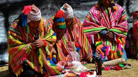 Pachamama (madre tierra) o mama pacha es una diosa totémica de los incas representada por el planeta tierra, a la que se brindaban presentes. Rouge | Día de la Pachamama: Por qué se celebra el 1 de agosto