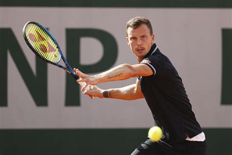 Marton fucsovics stuns stan wawrinka in a thrilling marton fucsovics celebrates becoming the first hungarian man to reach the roland garros fourth round since balazs taroczy in 1984. YONEX-Tagebuch: Marton Fucsovics - „Ich fühle mich nun ...