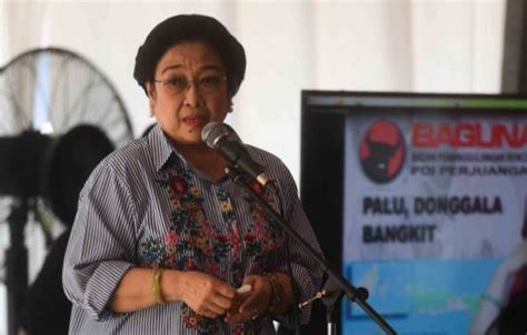 Umur 70 tahun) adalah putri dari presiden pertama republik indonesia, soekarno. Megawati: Kasihan Prabowo, Kenapa Ada di Lingkungan Orang ...