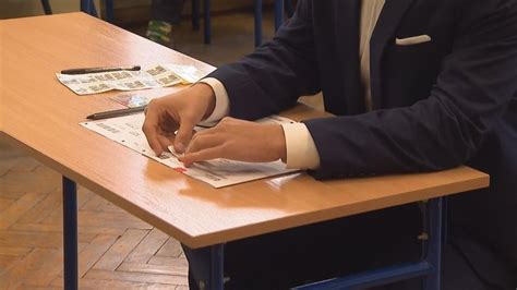 9.00 centralna komisja egzaminacyjna opublikowała arkusze egzaminacyjne z biologii i wiedzy o społeczeństwie. Matura 2020. We wtorek biologia i wiedza o społeczeństwie ...