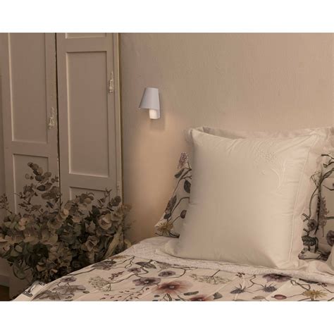 Ricorda, la camera da letto è un ambiente della casa molto intimo dove si dovrebbero inserire solo oggetti essenziali, in un contesto minimal. APPLIQUE LAMPADA DA PARETE PER CAMERA DA LETTO ORIENTABILE ...