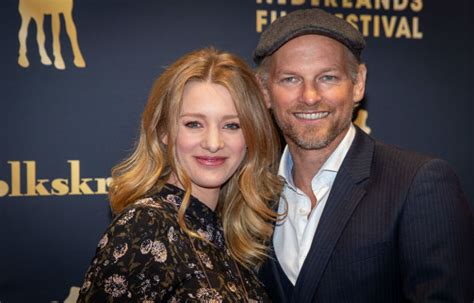 Doe wat het beste is. Noortje Herlaar en Barry Atsma zijn de trotse ouders ...