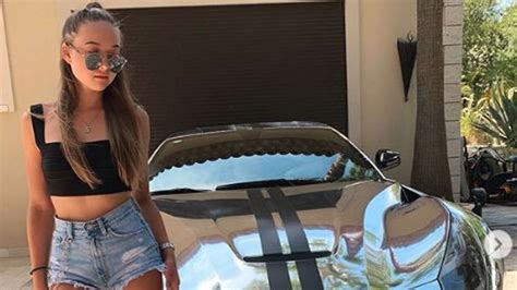 Shania geiss hat auf instagram fast 430.000 follower. Zu sexy? Shania Geiss (15) posiert in Hotpants vor Ferrari ...