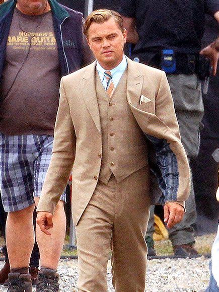 This season, we're rolling up our sleeves and rocking checks, textured prints and statement colours. Leonardo DiCaprio keeps it monochromatic in a three-piece ...