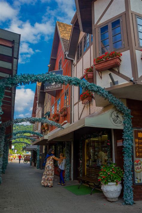 Blumenau, amtlich portugiesisch município de blumenau, ist eine großstadt im brasilianischen bundesstaat santa catarina. BLUMENAU BRASILIEN - MAJ 10, 2016: Staden Grundades I 1850 ...