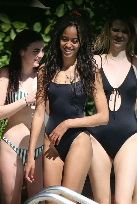 Malia ann obama (born july 4,1998) is the elder daughter of the 44th president barack obama and first lady michelle obama, and sister to sasha obama. Malia Obama Sexy (25 Photos) | #TheFappening