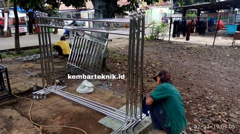 Sekat pembatas ruangan merupakan cara yang digunakan sebagai pemisah antar ruangan, namun tahukah anda bagaimana caranya agar ruang tetap terkesan luas? Pembatas Ruangan Masjid Stainless - Jasa Produksi Tirai ...