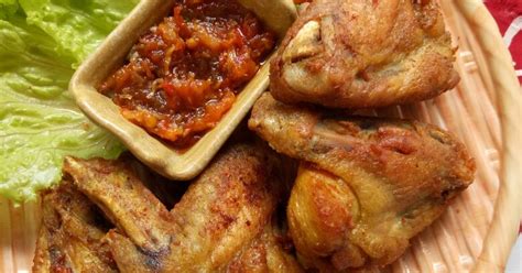 Cara membuat kari ayam kampung kuah gurih yang empuk sampai ketulang. Aneka Resep Ayam Goreng Bumbu Kuning Gurih Kriuk : Diah ...