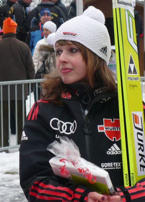 In der vergangenen saison ist bei skispringerin juliane seyfarth der knoten geplatzt: juliane seyfarth - woodenbild :)