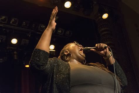 In deze krant legt ze uit hoe ze dat deed. Shirma Rouse eert Aretha Franklin met het Jazz Orchestra ...