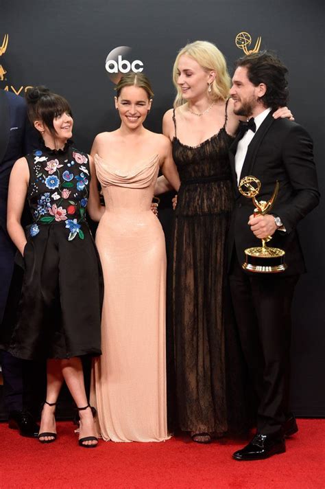 We would like to show you a description here but the site won't allow us. Le Cast de Game of Thrones Domine le Tapis Rouge des Emmy ...