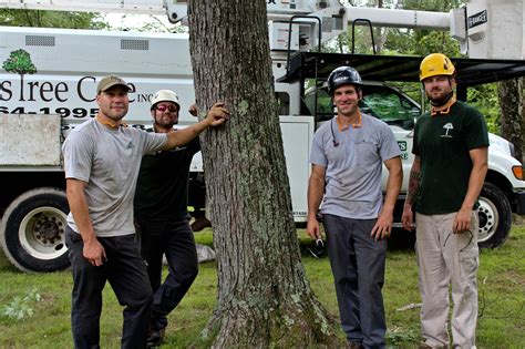 Perhaps your flowerbeds are overgrown. Crew_small - Good's Tree and Lawn Care