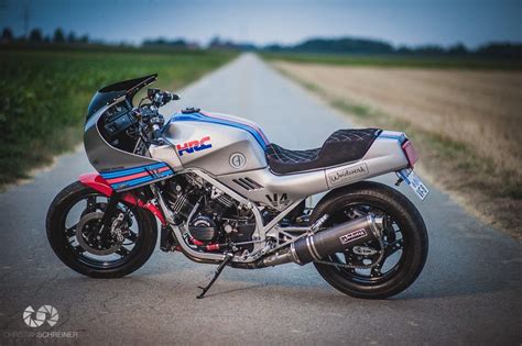 The neo sport café range from honda was the result of the cb4 concept bike which was unveiled at eicma in 2015. Ottonero Cafe Racer: HONDA VF 1000 F2 | Honda, Vélo de ...