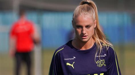 Alisha lehmann, la joven delantera que ya ganó la fa cup y que brilla en el everton y la selección de suiza, liderando la nueva generación de. Everton Women Archives - Official Czech & Slovak Everton ...