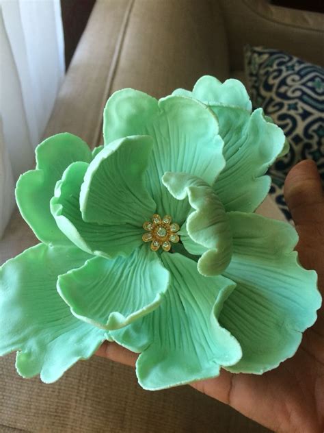 Gum paste flowers vs fondant. Gum paste peony (With images) | Sugar flowers, Fondant ...