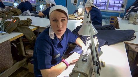 Russlands härtestes straflager die haftanstalt porarnaja sowas zu deutsch polareule, liegt auf der sibirischen halbinsel jamal. Frauen im Knast - Russische Straflager - fernsehserien.de