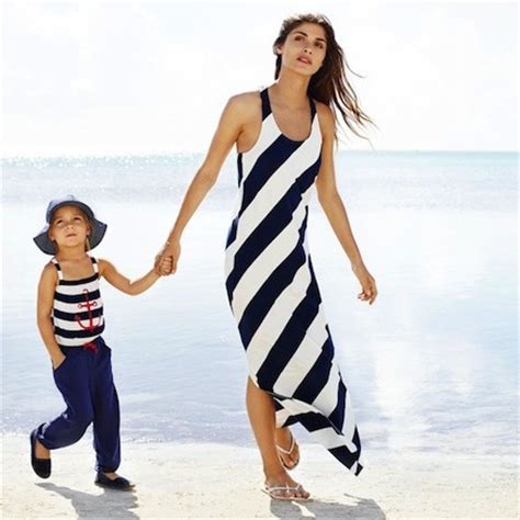 Vestito da cerimonia completo con gonna per la mamma. Look per due moda mamma e bimbo