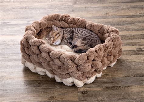 Download pattern buy this pattern now. Arm Crochet Pet Bed | Crochet cat bed, Arm crocheting, Diy ...