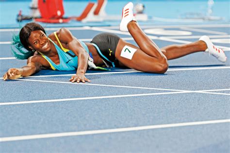 視障選手marla runyan（英语：marla runyan）在2004年和2004年的奧運田徑賽中參賽，在1999泛美運動田徑運動會（英语：athletics at the 1999 pan american games）的1500公尺項目中贏得金牌。 奧運田徑史上經典一幕 桑妮米拿仆出金牌 - 澳門力報官網
