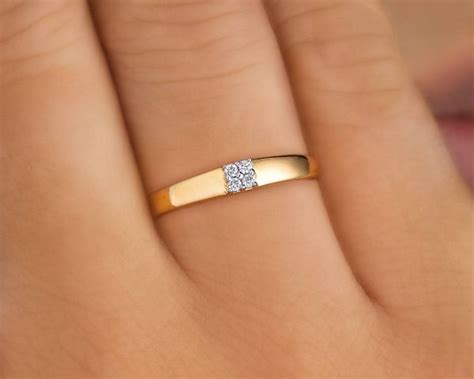 This 14k gold ring with the diamond pasting is attractive undoubtedly. Tanishq Diamond Ring - Trendy Yellow Gold Jewelry Delhi ...