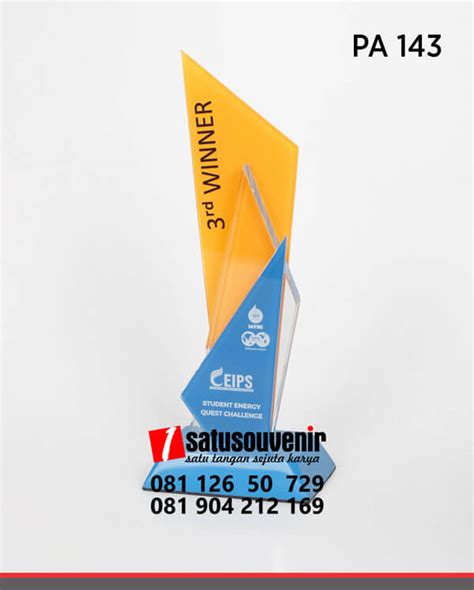 Mengisi kesan pesan buku kenangan memang hal yang seru saat akhirnya kita lulus dari sekolah tersebut. Contoh Pesan Dan Kesan Buku Kenangan Wisuda - Info Berbagi ...