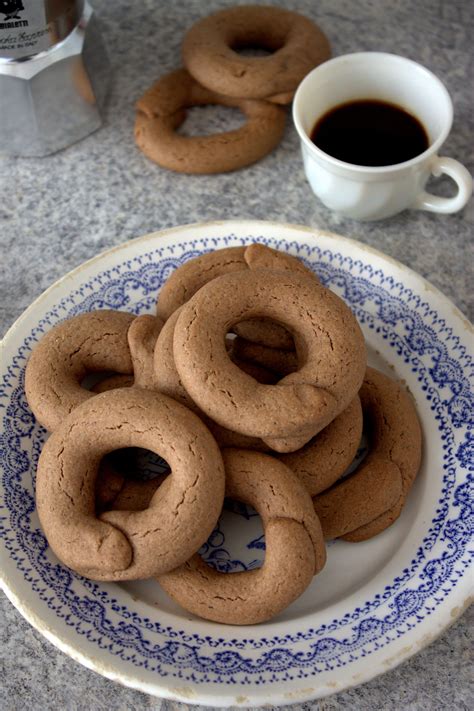 Se volete una ricetta semplice e velocissima, questi biscottini fanno proprio al caso vostro: Biscotti al caffè e cacao | Biscotti, Idee alimentari, Dolci