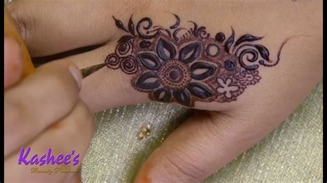 Our mehndi art is so much famous in whole pakistan and worldwide. Kashee's Signature Mehndi - YouTube