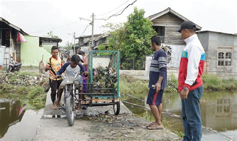 Peristiwa kampung medan pada 2001. Bobby Nasution Berikan Becak Sampah Untuk Warga Kampung ...