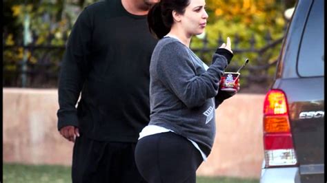 Kim kardashian (40) beim workout. Kim Kardashian Schwanger und Ungeschminkt - YouTube