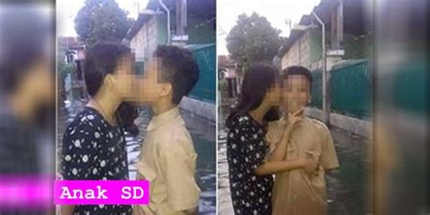 Lihat saja komposisi warna dan hasil goresannya. Foto anak SD ciuman di tengah banjir dihujat netizen | merdeka.com