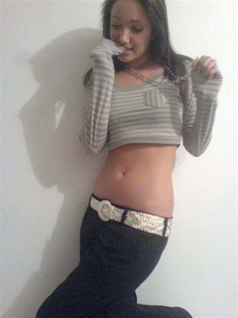 We all know that when it comes to mobile phones, there are lots of brands and lots and lots of different models to choose from. Sexy Female Abs: A Mixed Grill of WIN