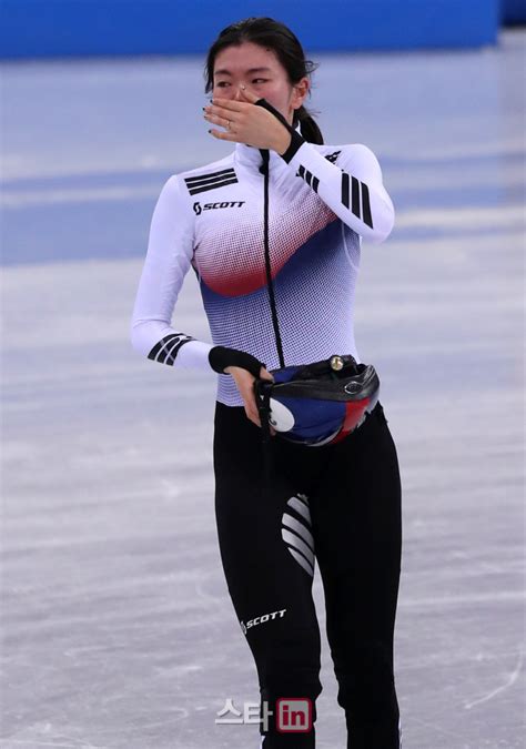 심석희(沈錫希, 1997년 1월 30일 ~ )는 대한민국의 쇼트트랙 선수이다. 이데일리 - 포토눈물 흘리는 심석희