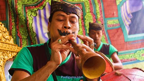 Saat ini gamelan sering digunakan untuk mengiringi acara. Mengenal Nama Alat Musik Tradisional Jawa Timur Beserta Gambarnya