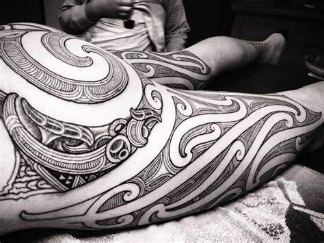 Kakau is the name of the traditional tattoo art of the hawaiian islands. Tattoo of the lower torso of a Male Warrior the woven ...