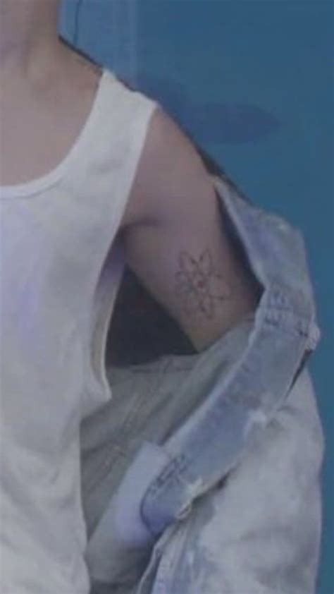 Jinhwan covered his tattoo again this means he has a new one? Jinhwan tattoo | キムハンビン, キム